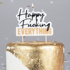 Kakkukynttilä tekstillä Happy Fucking Everything